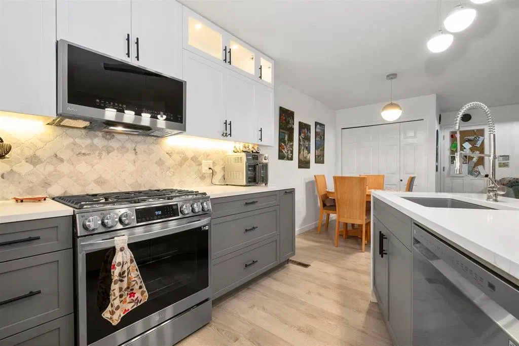 Photo 3 of 33 at #3 – 9515 Woodbine Street