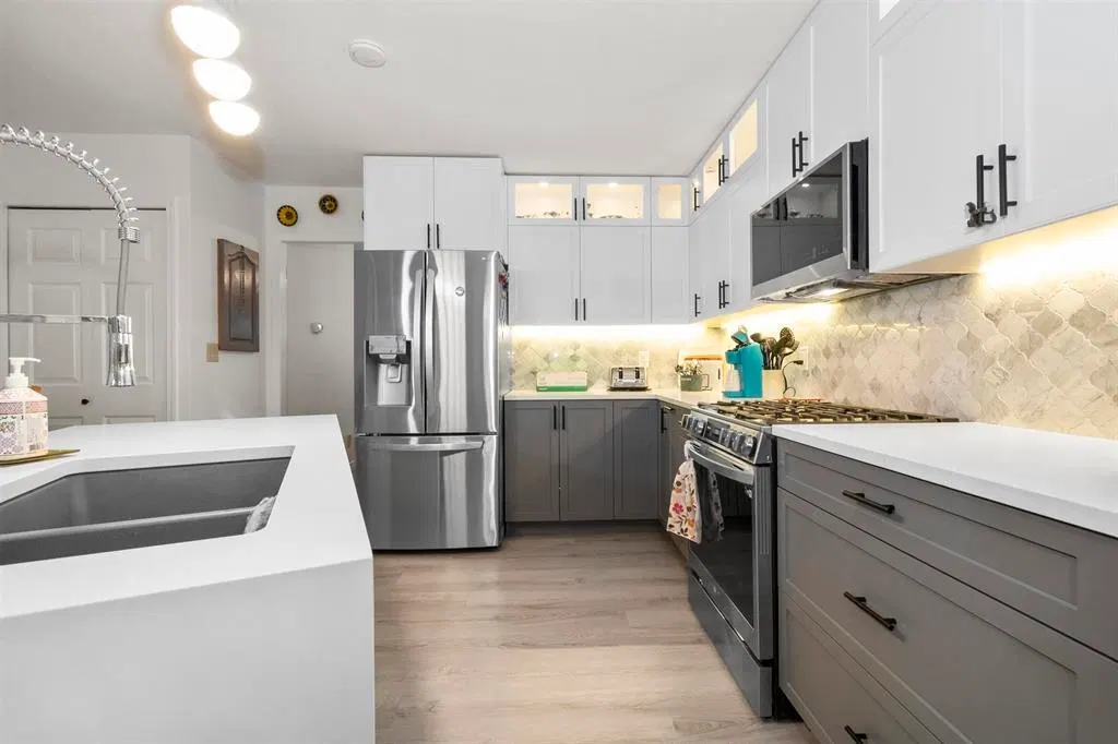 Photo 5 of 33 at #3 – 9515 Woodbine Street