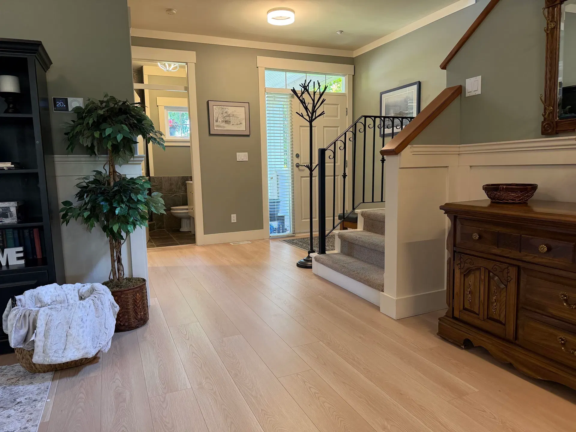 Photo 3 of 40 at 15556 Goggs Avenue