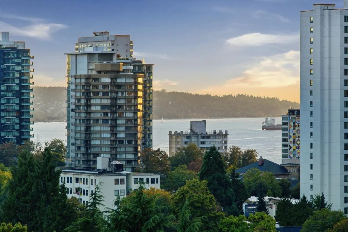 Photo 1 of 32 at #1301 – 1408 Robson Street