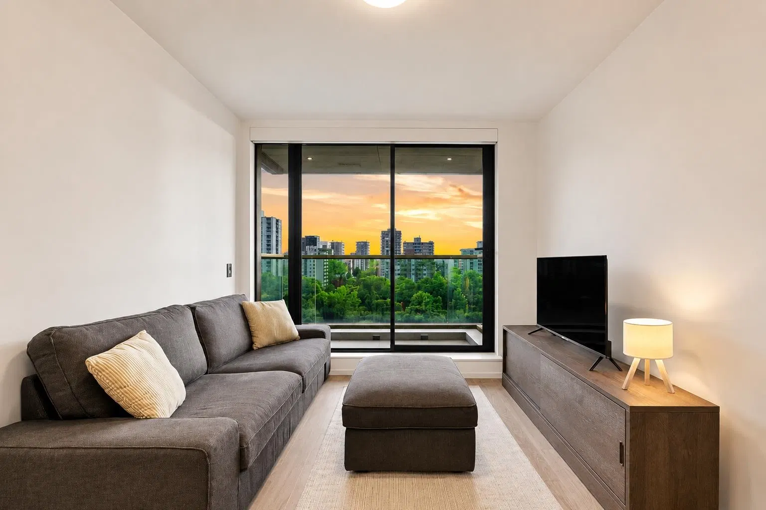Photo 2 of 32 at #1301 – 1408 Robson Street