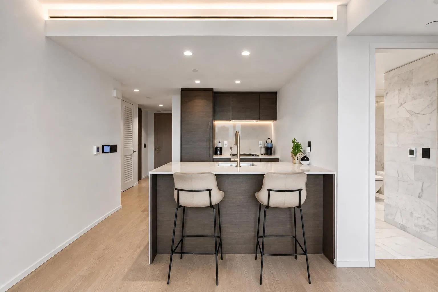 Photo 5 of 32 at #1301 – 1408 Robson Street