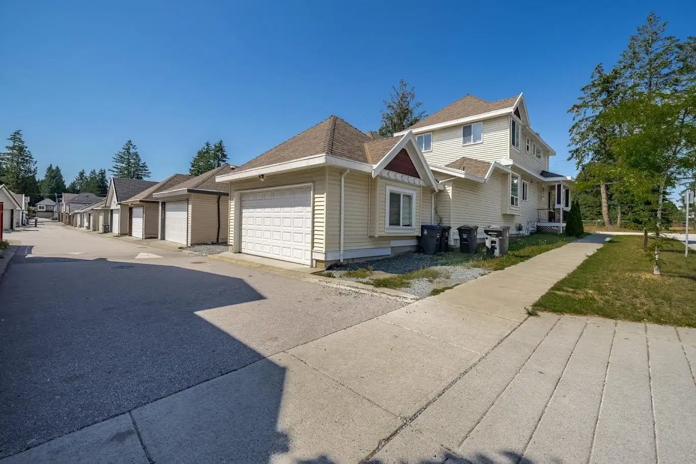 Upper – 12898 60th Ave