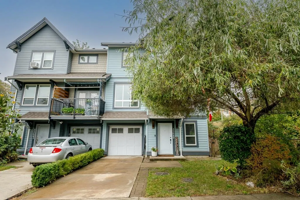 Photo 2 of 33 at 32649 Preston Boulevard