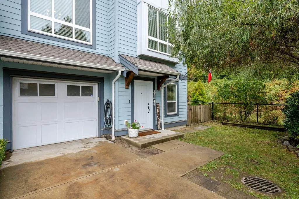 Photo 3 of 33 at 32649 Preston Boulevard