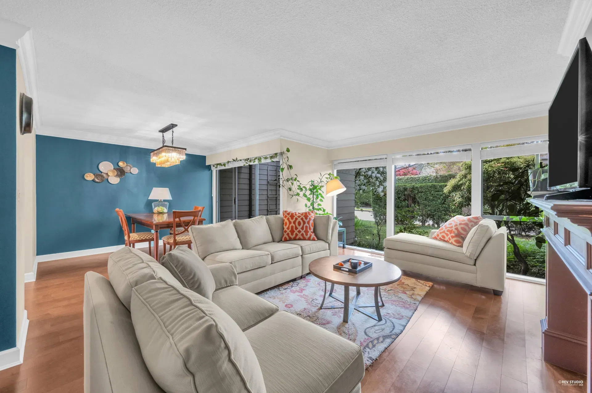 Photo 2 of 34 at 2143 Mcmullen Avenue