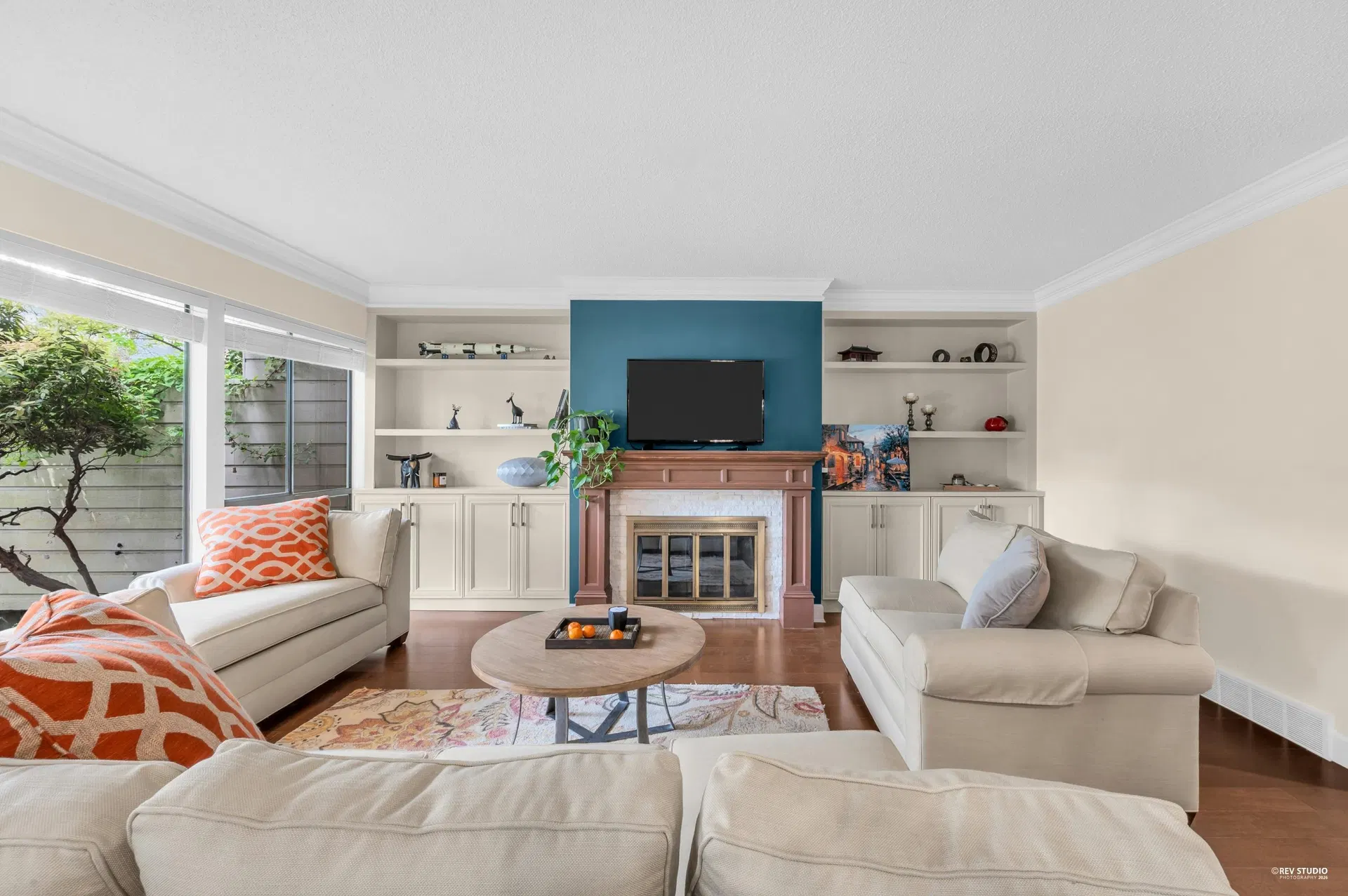 Photo 4 of 34 at 2143 Mcmullen Avenue