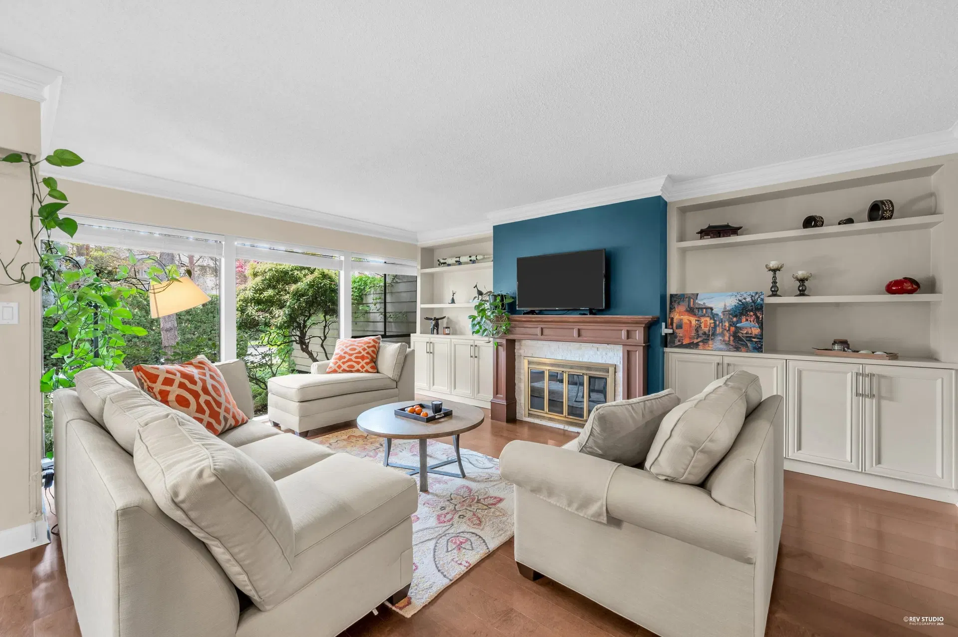 Photo 5 of 34 at 2143 Mcmullen Avenue