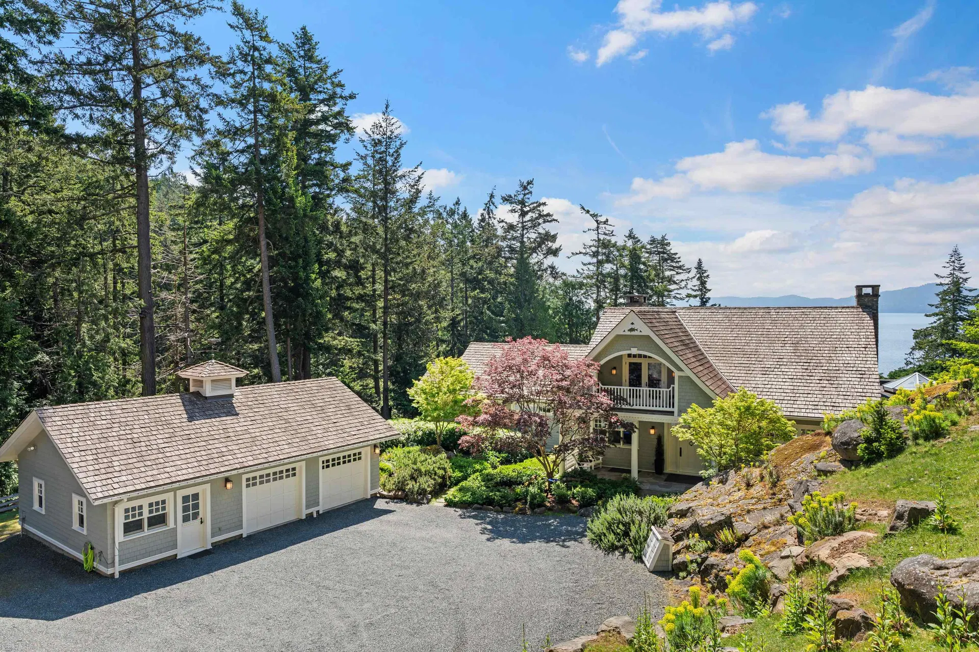 Photo 1 of 37 at 814 Beechwood Drive
