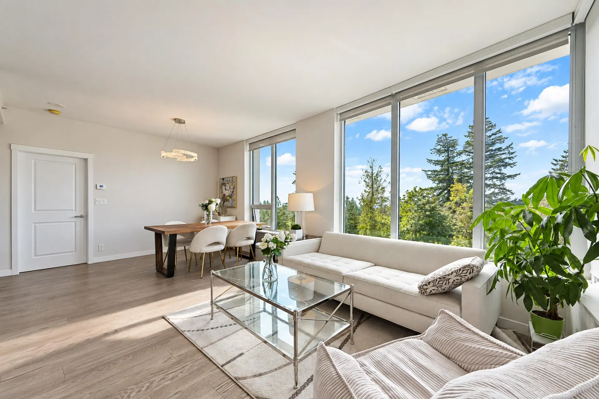 Photo 4 of 27 at #902 – 3533 Ross Drive