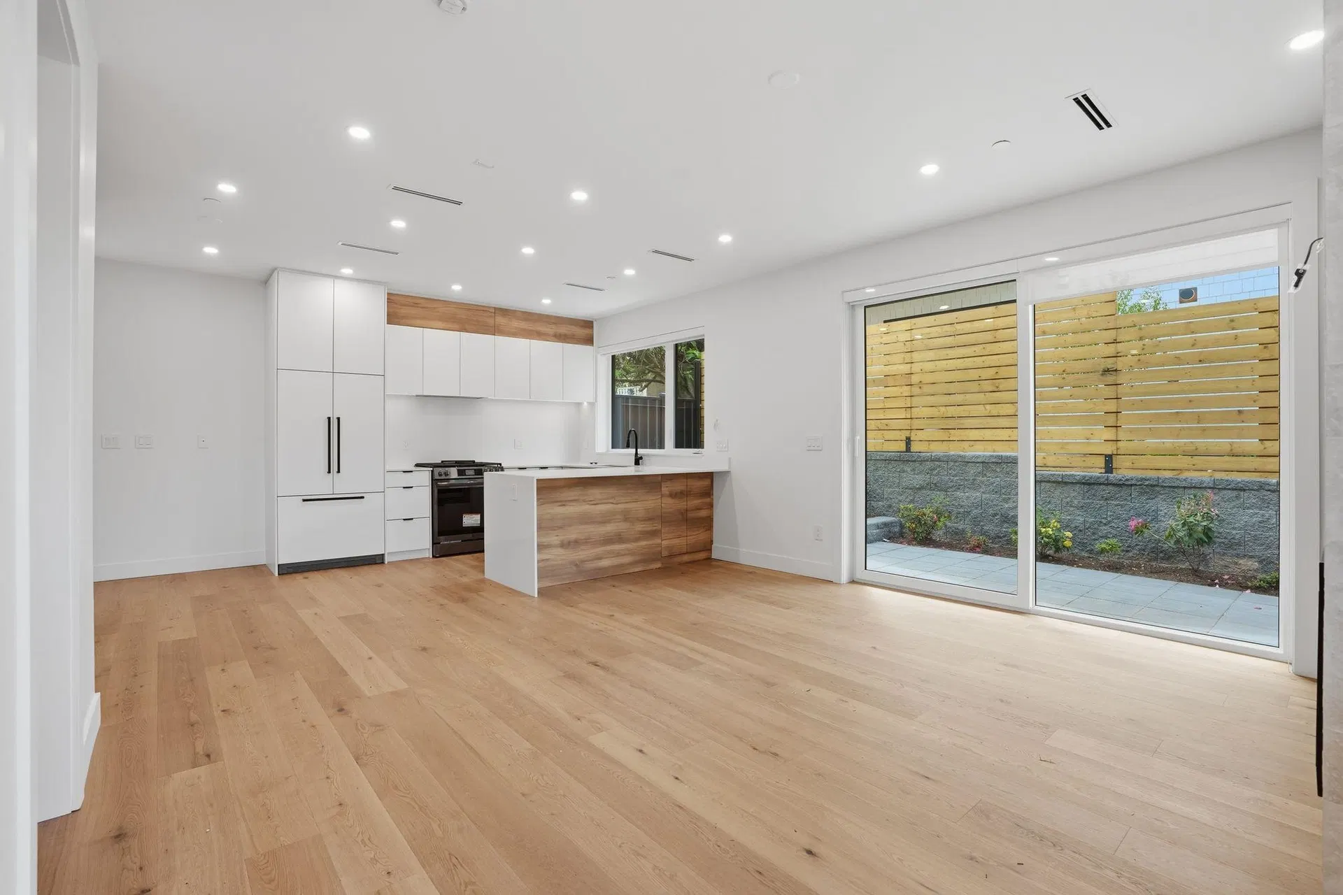 Photo 2 of 34 at #2 – 2438 E 20th Avenue