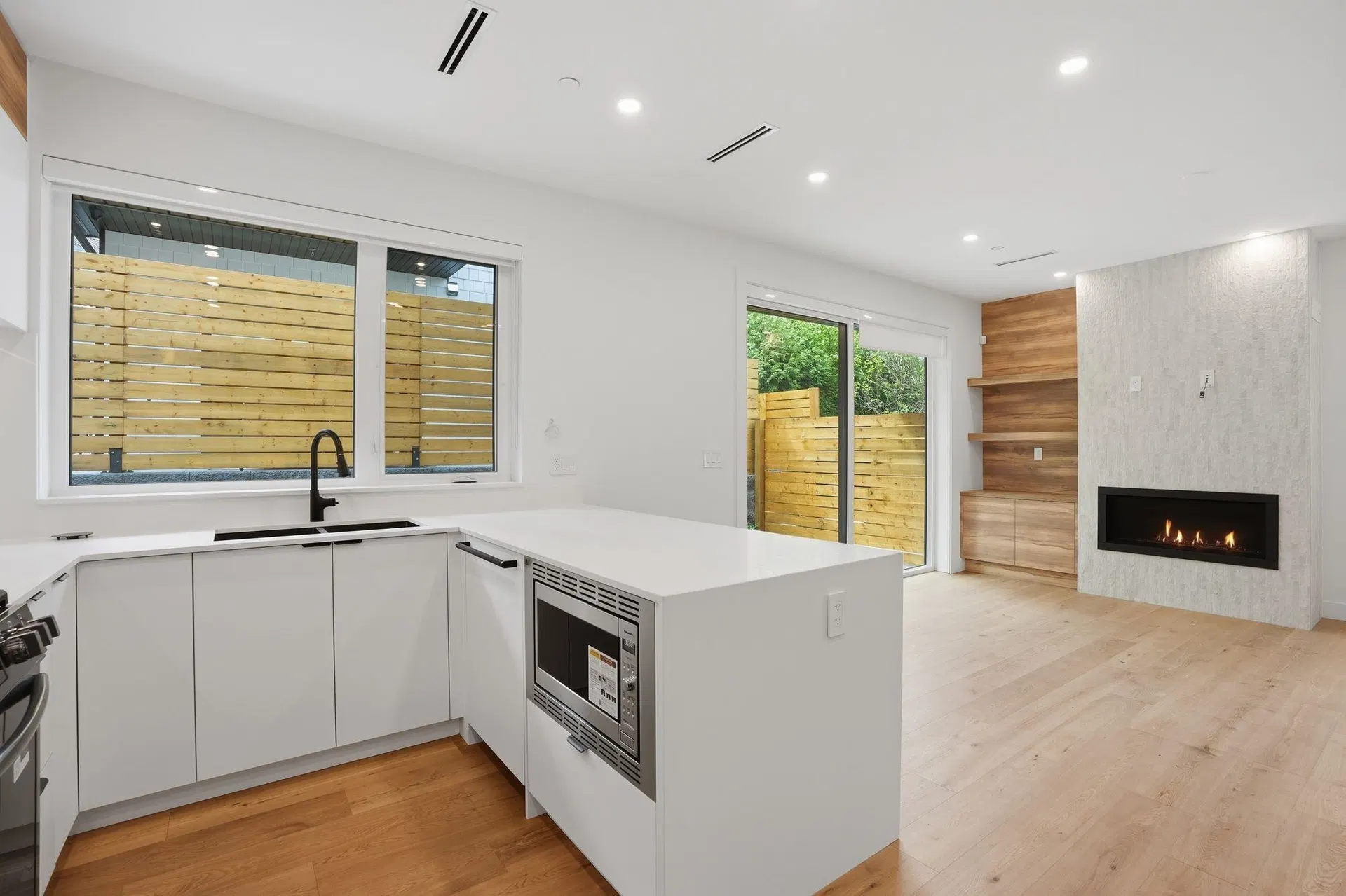 Photo 3 of 34 at #2 – 2438 E 20th Avenue