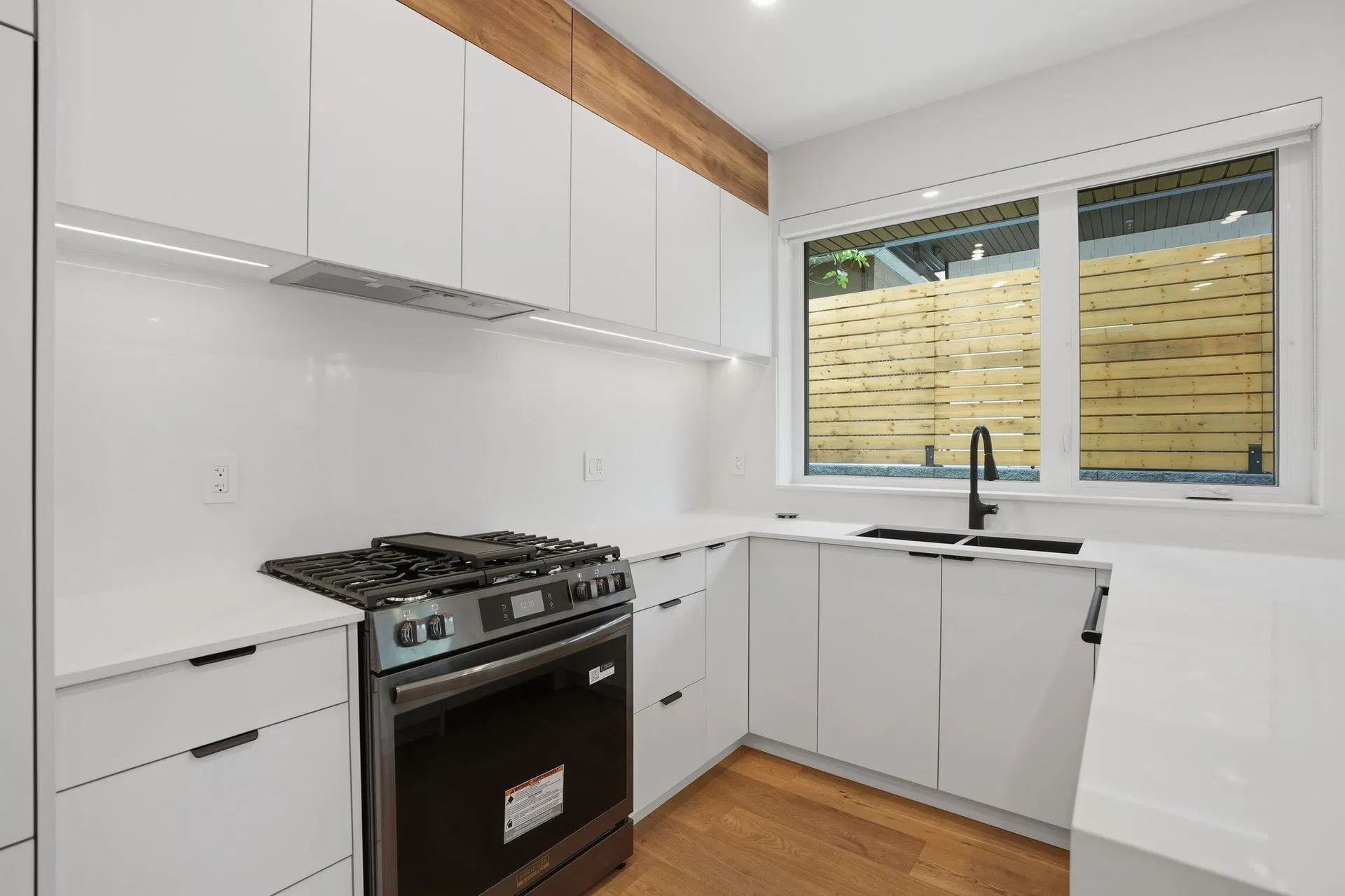 Photo 5 of 34 at #2 – 2438 E 20th Avenue