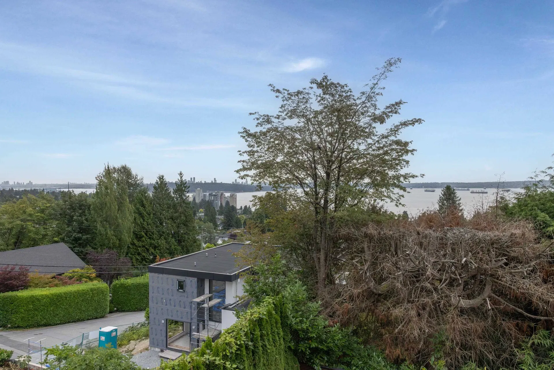 Photo 4 of 40 at 2512 Palmerston Avenue