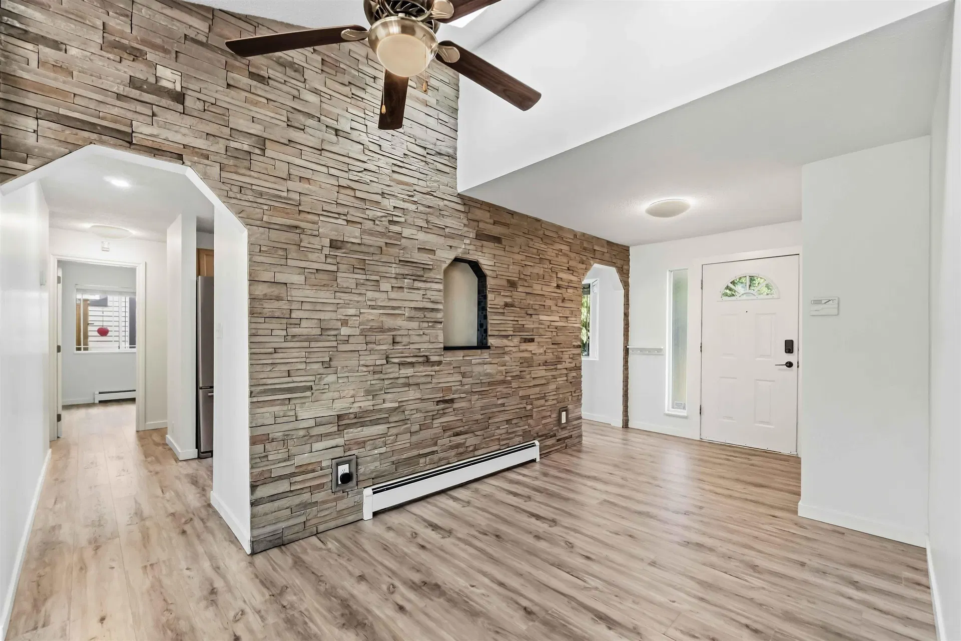 Photo 4 of 39 at 20225 Lorne Avenue