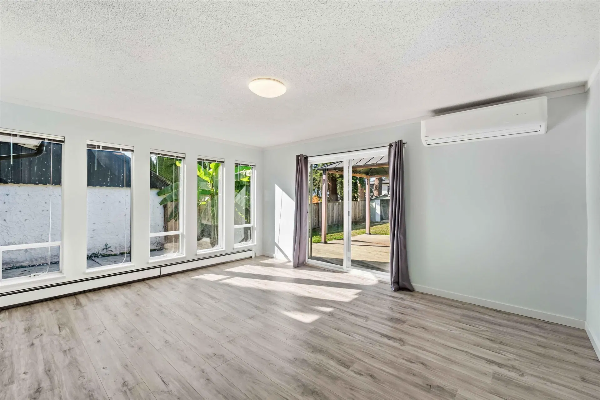 Photo 5 of 39 at 20225 Lorne Avenue