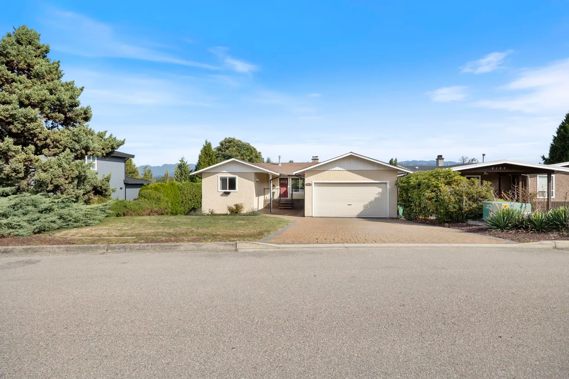 Photo 3 of 40 at 8200 Burnfield Crescent