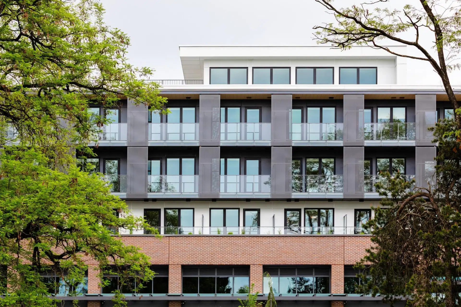 #422 – 133 49th Avenue