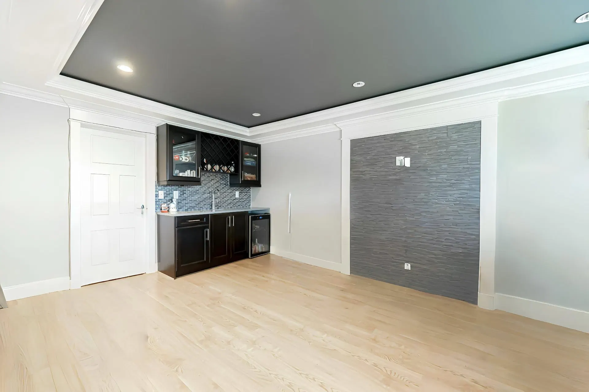Photo 4 of 21 at 520 Ewen Avenue