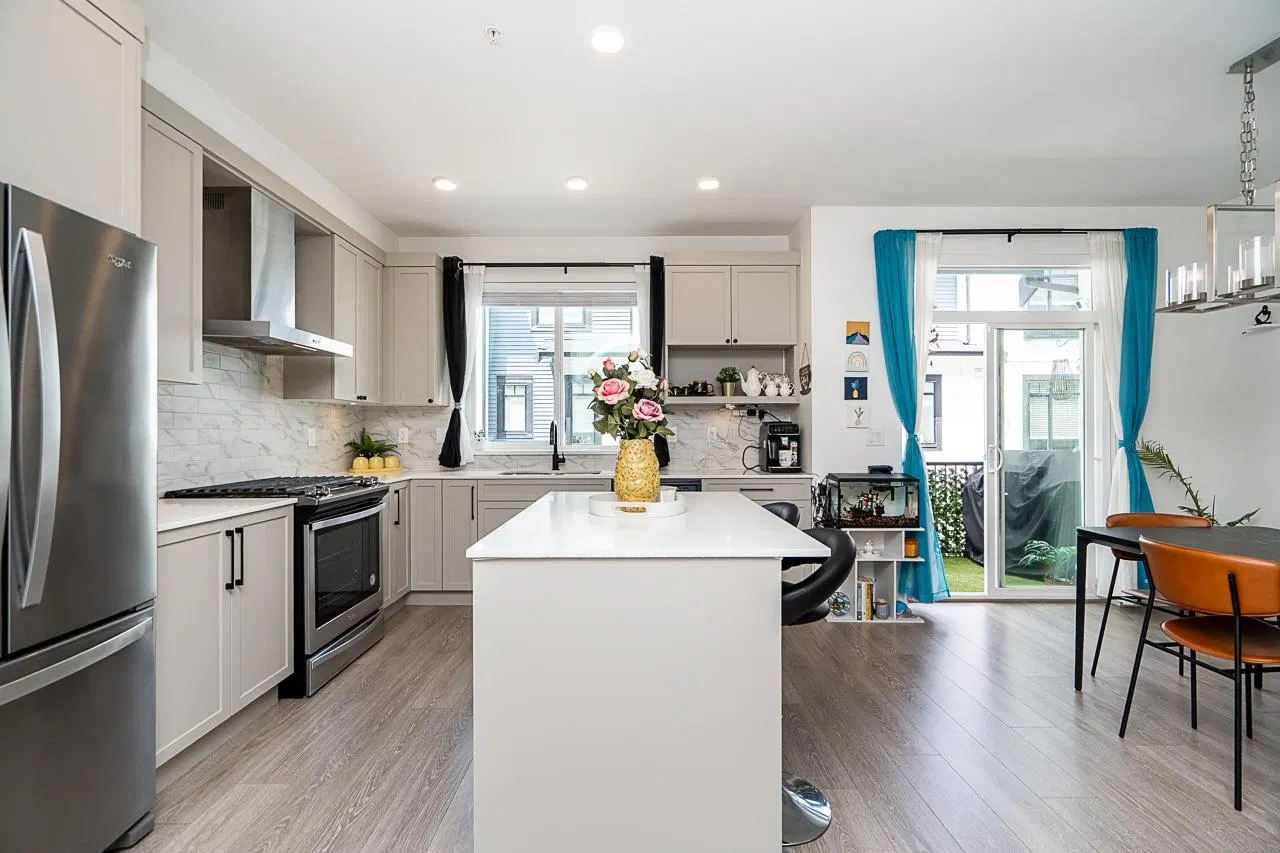 Photo 4 of 40 at #21 – 6897 201 Street