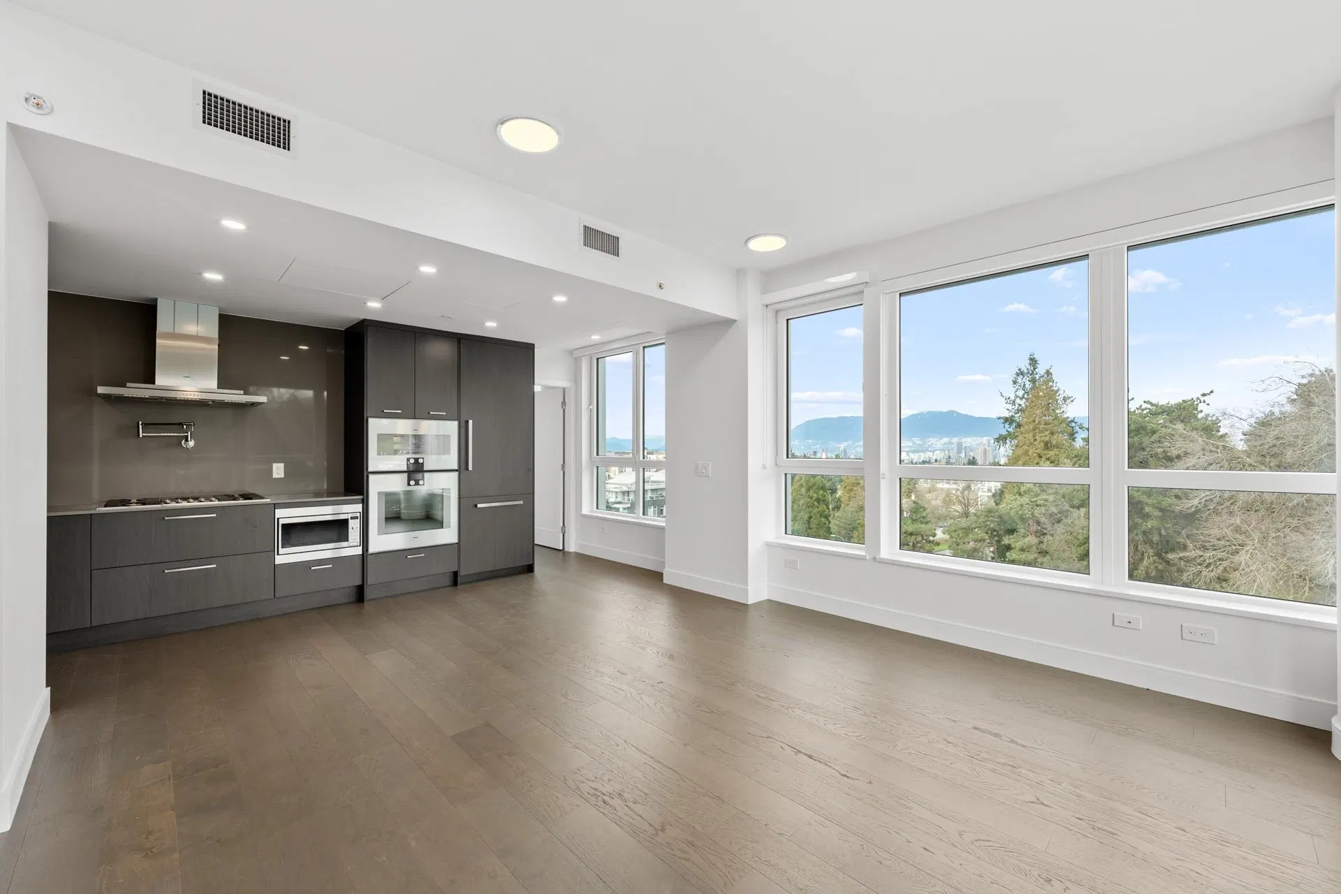 Photo 2 of 21 at #603 – 4908 Cambie Street