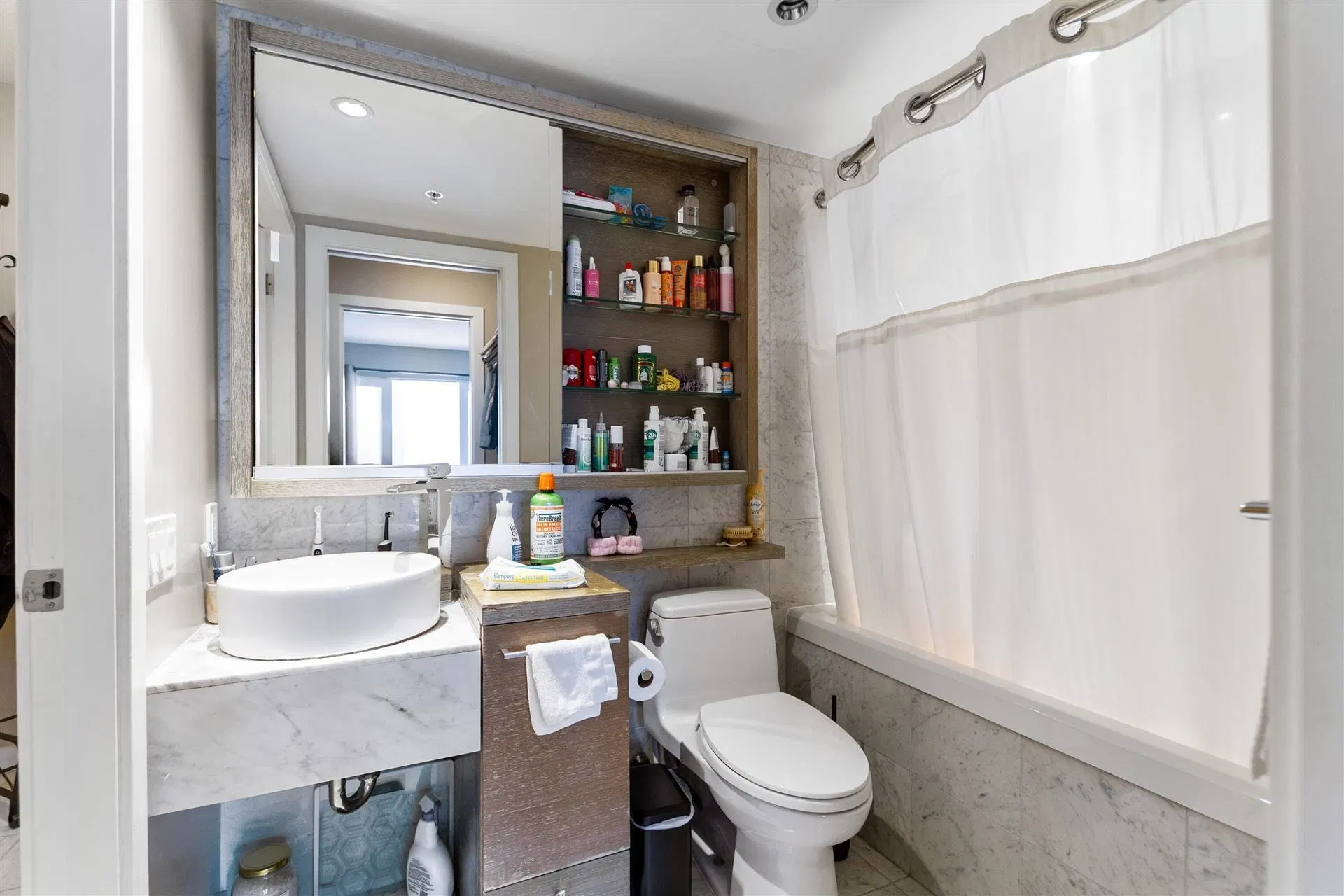 Photo 5 of 25 at #708 – 833 Seymour Street