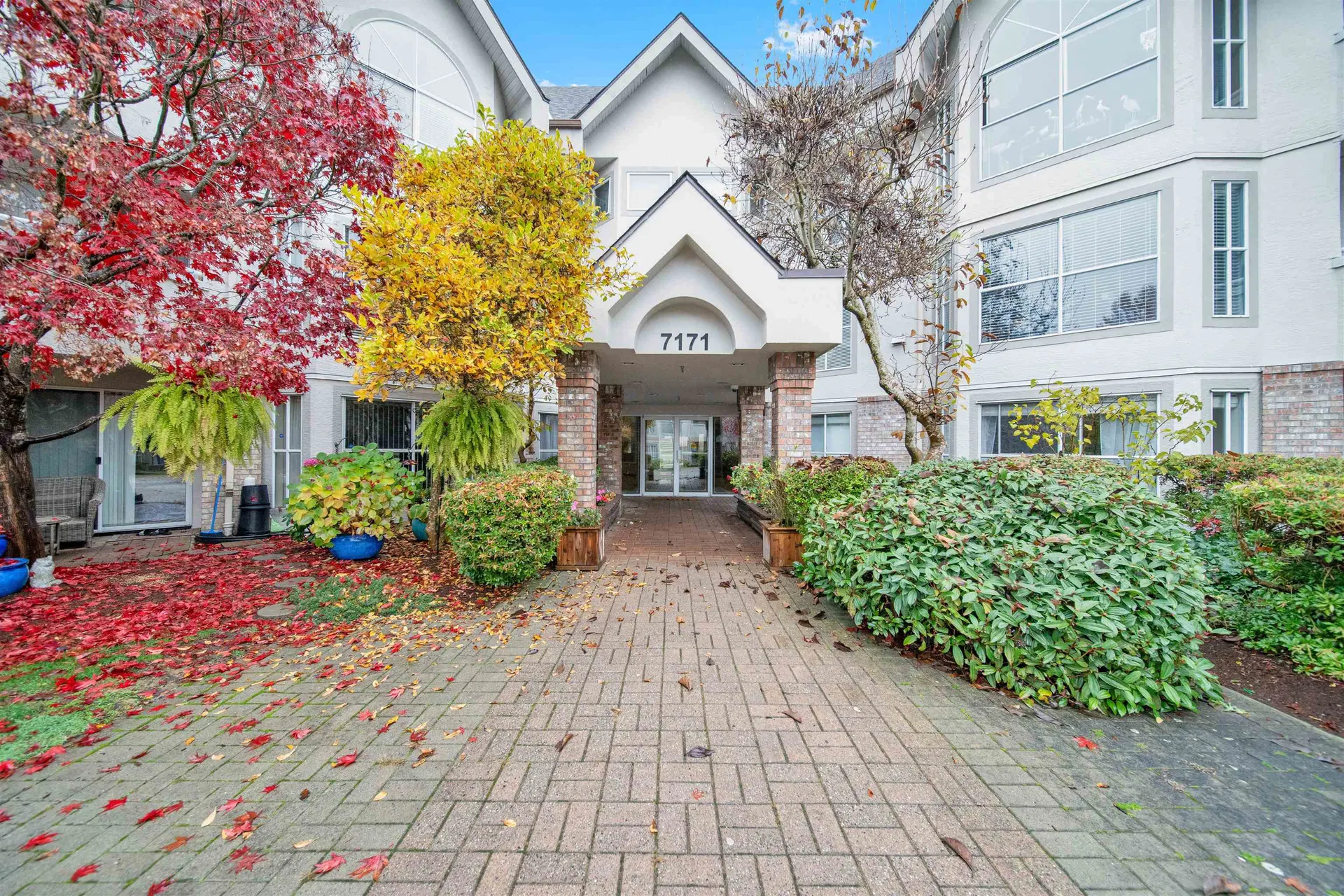 Photo 1 of 33 at #216 – 7171 121 Street