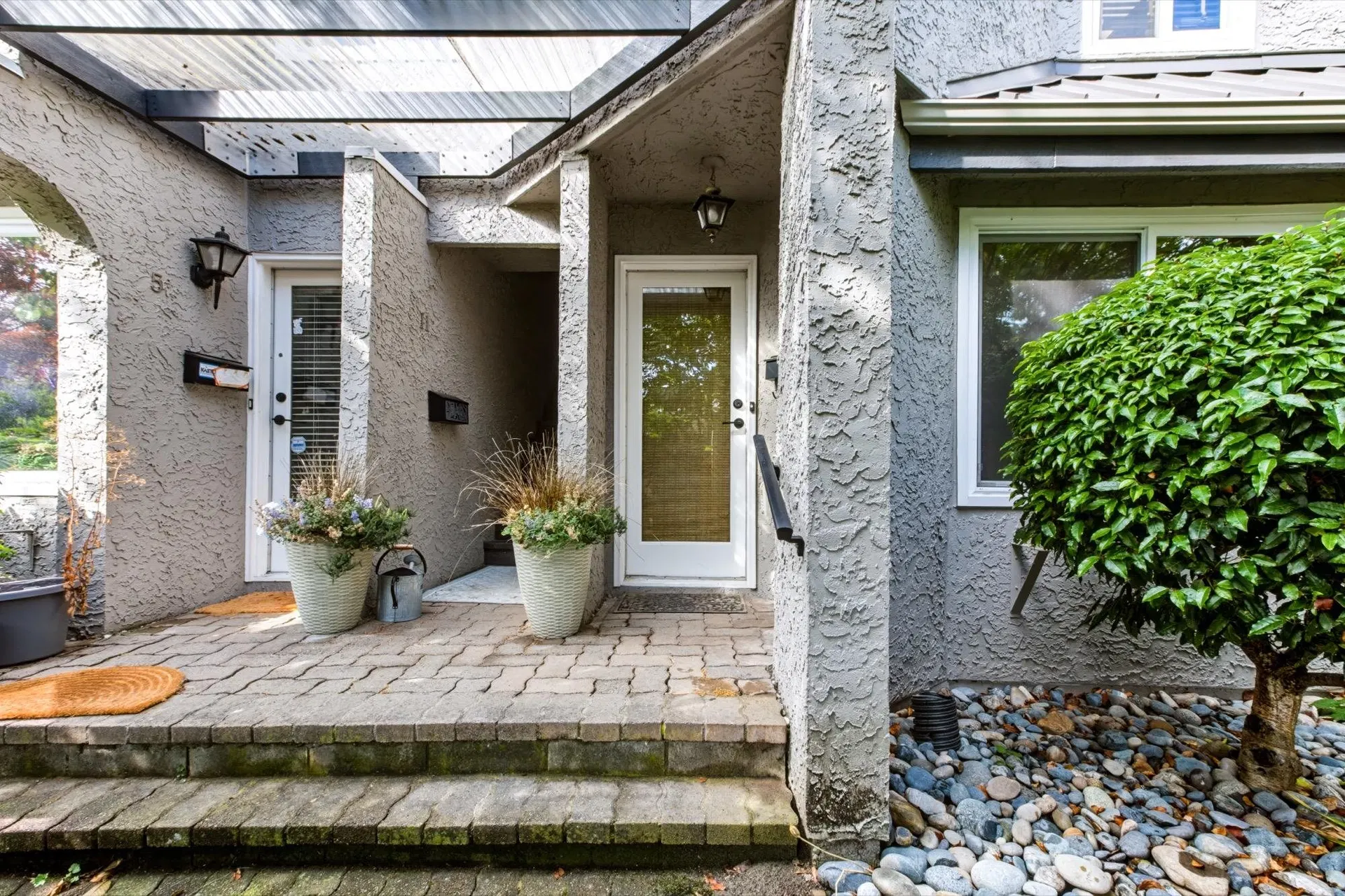 Photo 1 of 11 at #4 – 15971 Marine Drive