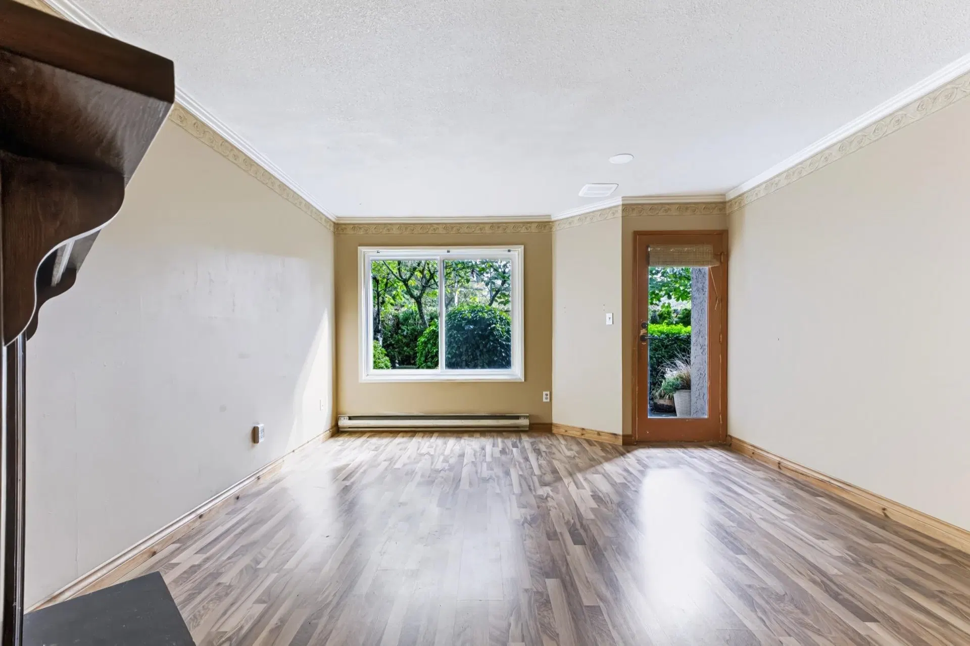 Photo 2 of 11 at #4 – 15971 Marine Drive