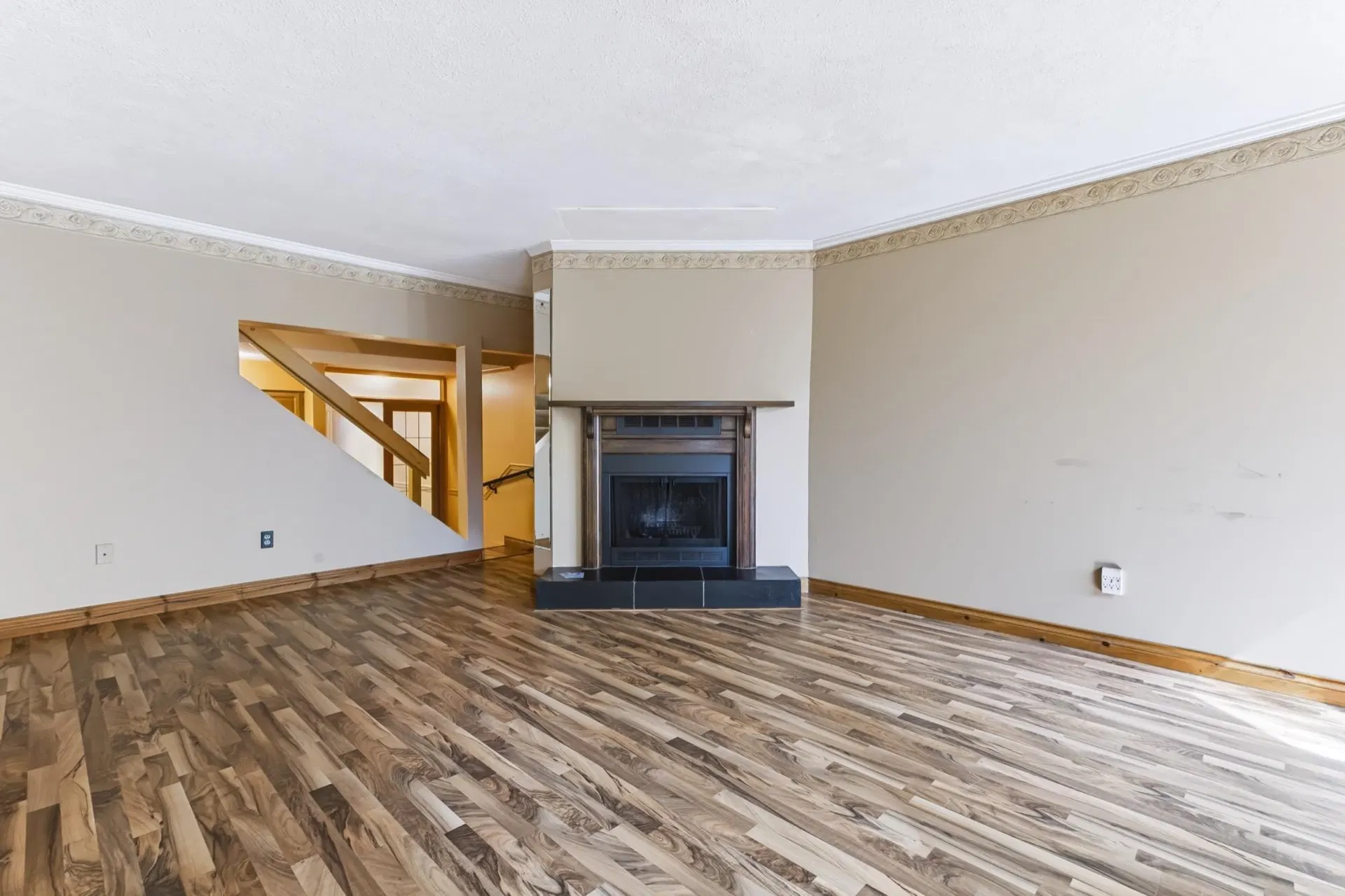 Photo 3 of 11 at #4 – 15971 Marine Drive