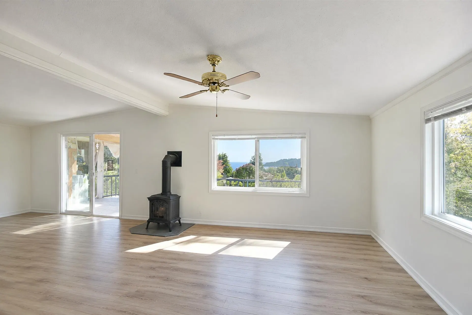 Photo 5 of 28 at 6217 Bligh Road