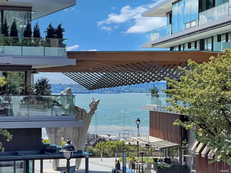 #207 – 1331 Marine Drive
