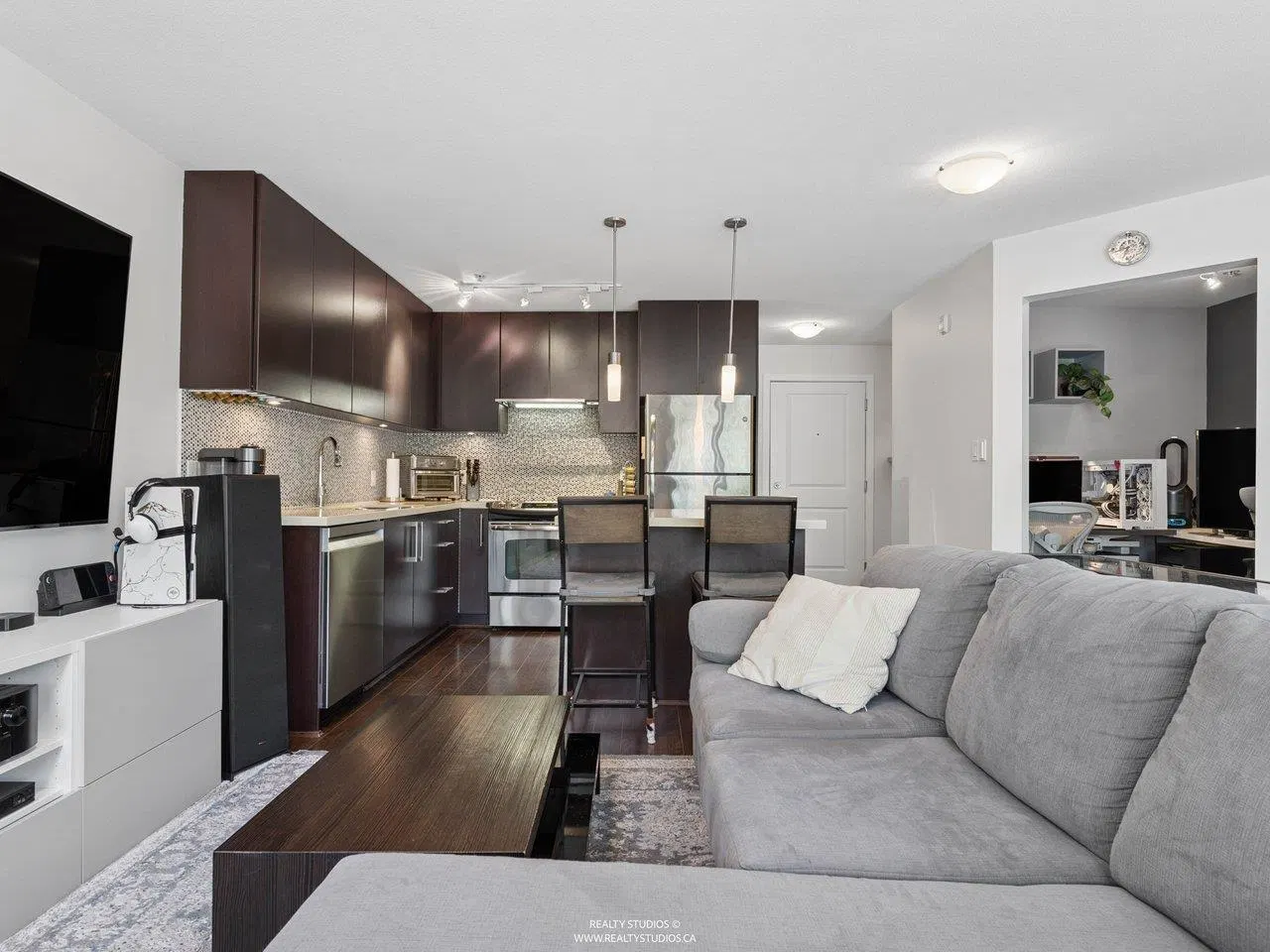 Photo 5 of 32 at #215 – 15735 Croydon Drive