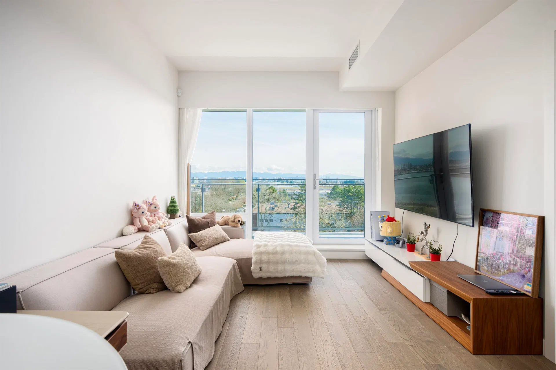 Photo 3 of 30 at #605 – 6833 Pearson Way