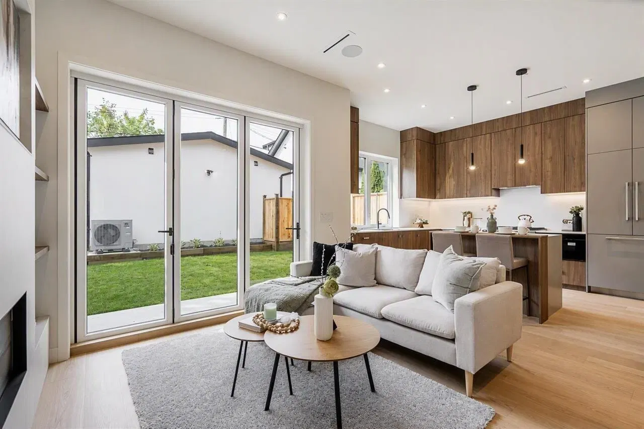 #2 – 456 38th Avenue