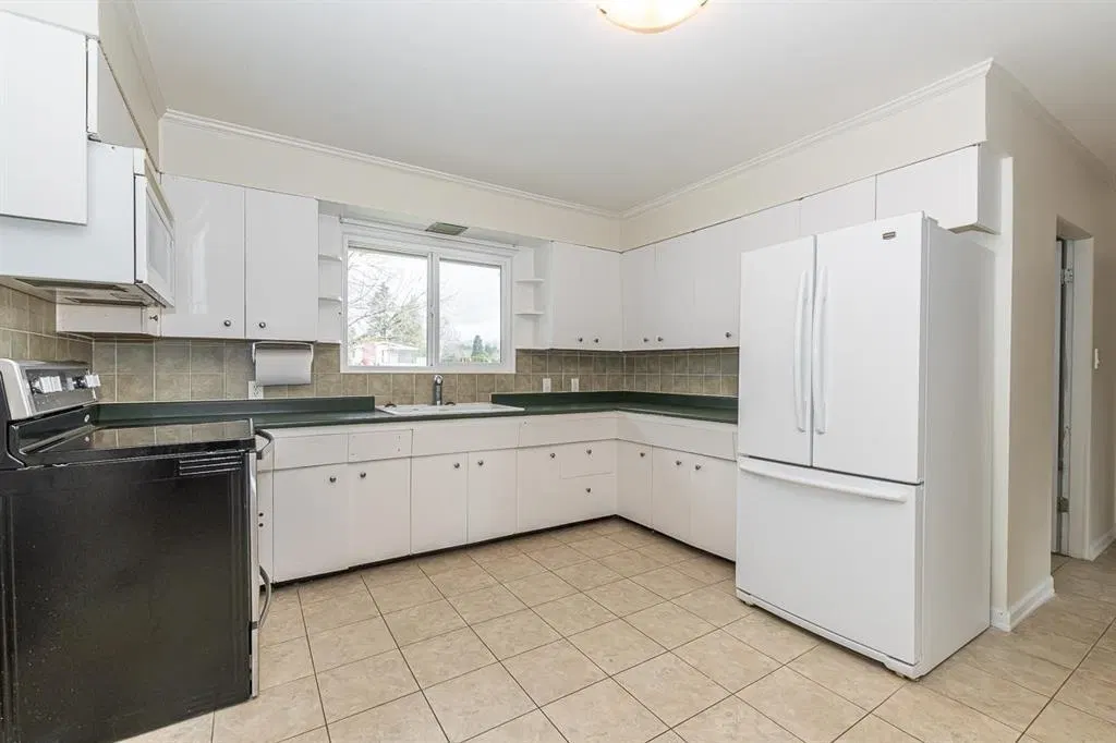 Photo 3 of 21 at 46615 Fraser Avenue