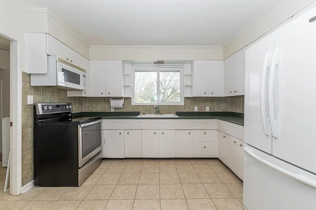 Photo 4 of 21 at 46615 Fraser Avenue
