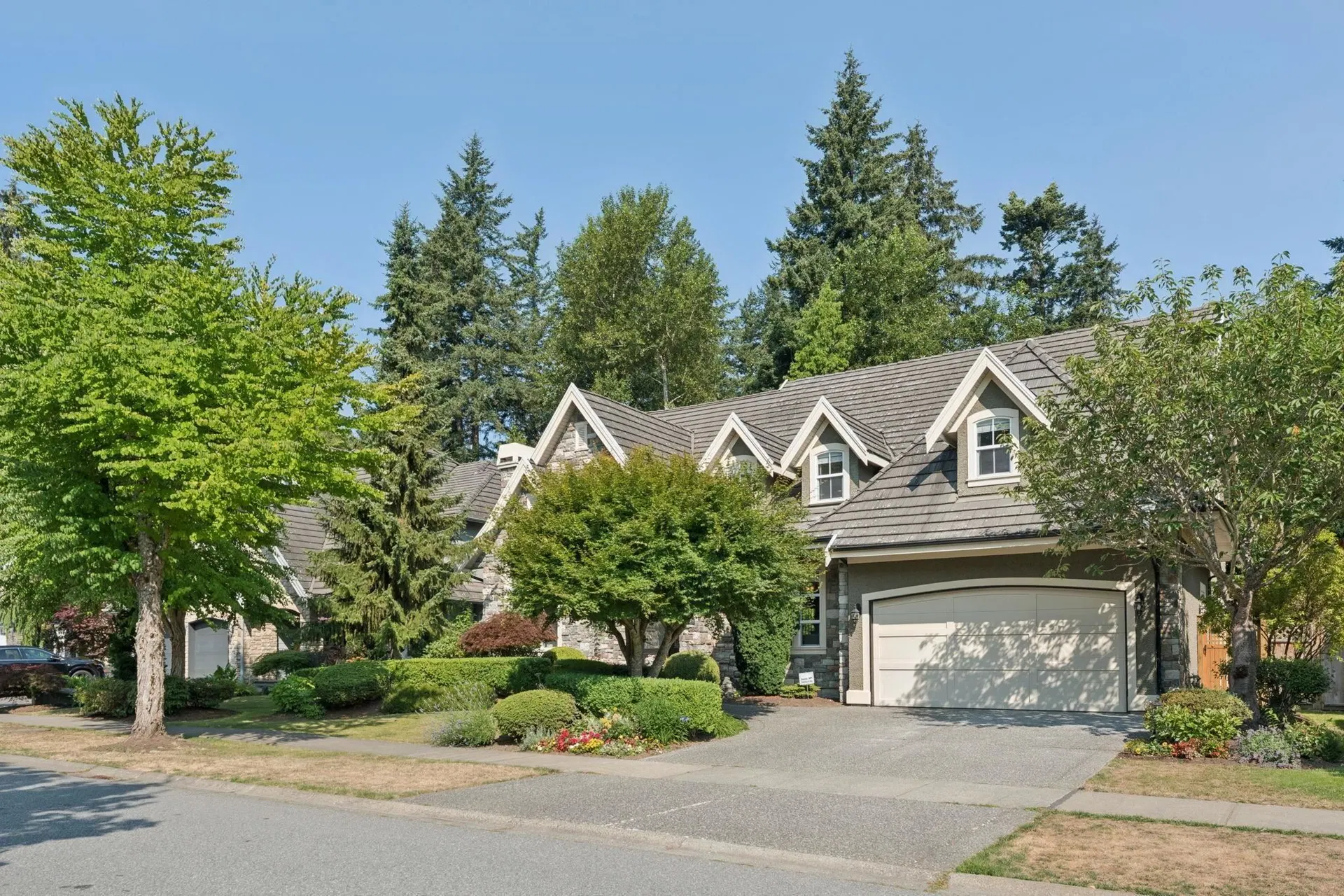 Photo 3 of 40 at 14185 33 Avenue