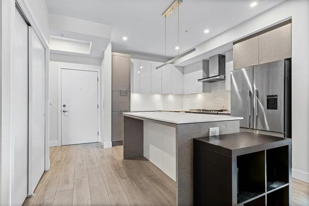Photo 5 of 30 at #503 – 45500 Market Way