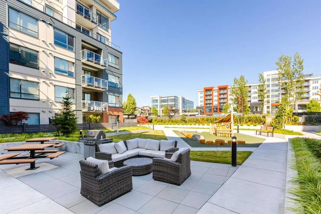 Photo 4 of 17 at #606 – 7936 206 Street