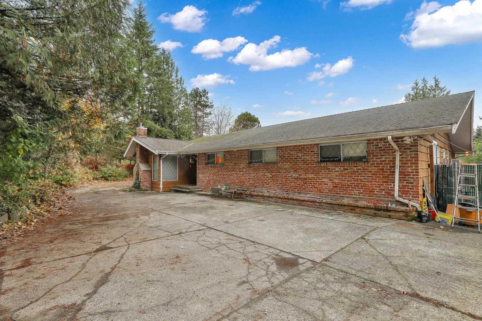 Photo 2 of 40 at 7913 192 Street