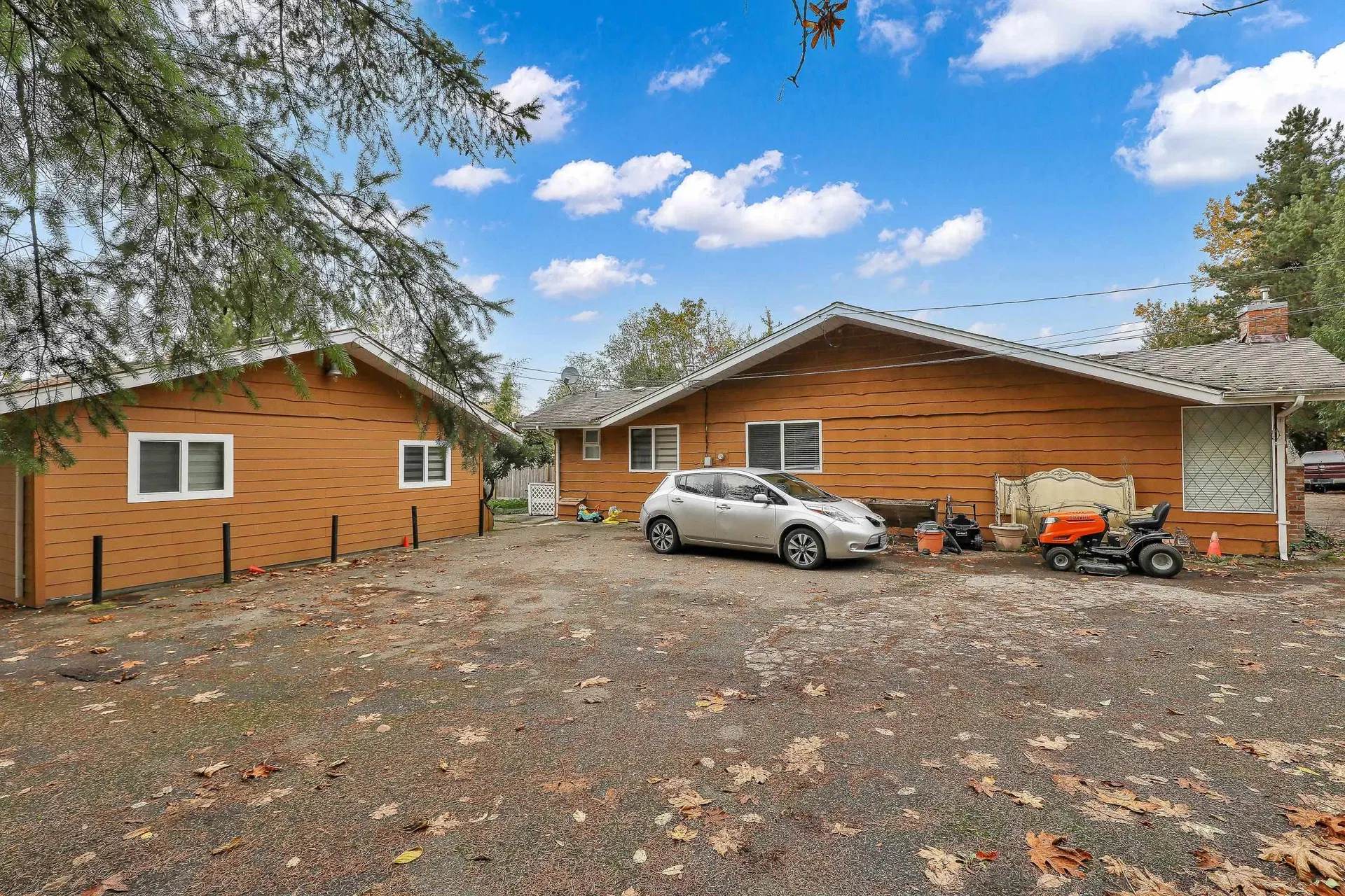Photo 3 of 40 at 7913 192 Street