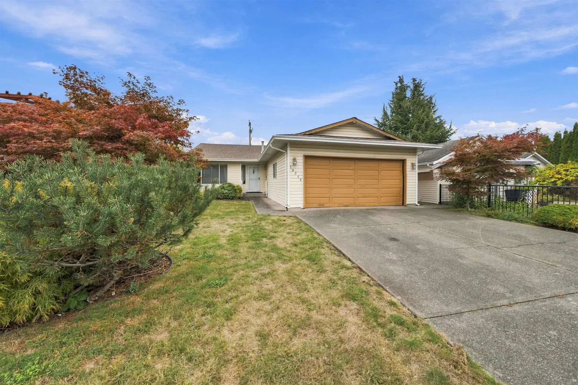 Photo 5 of 28 at 18366 64 Avenue