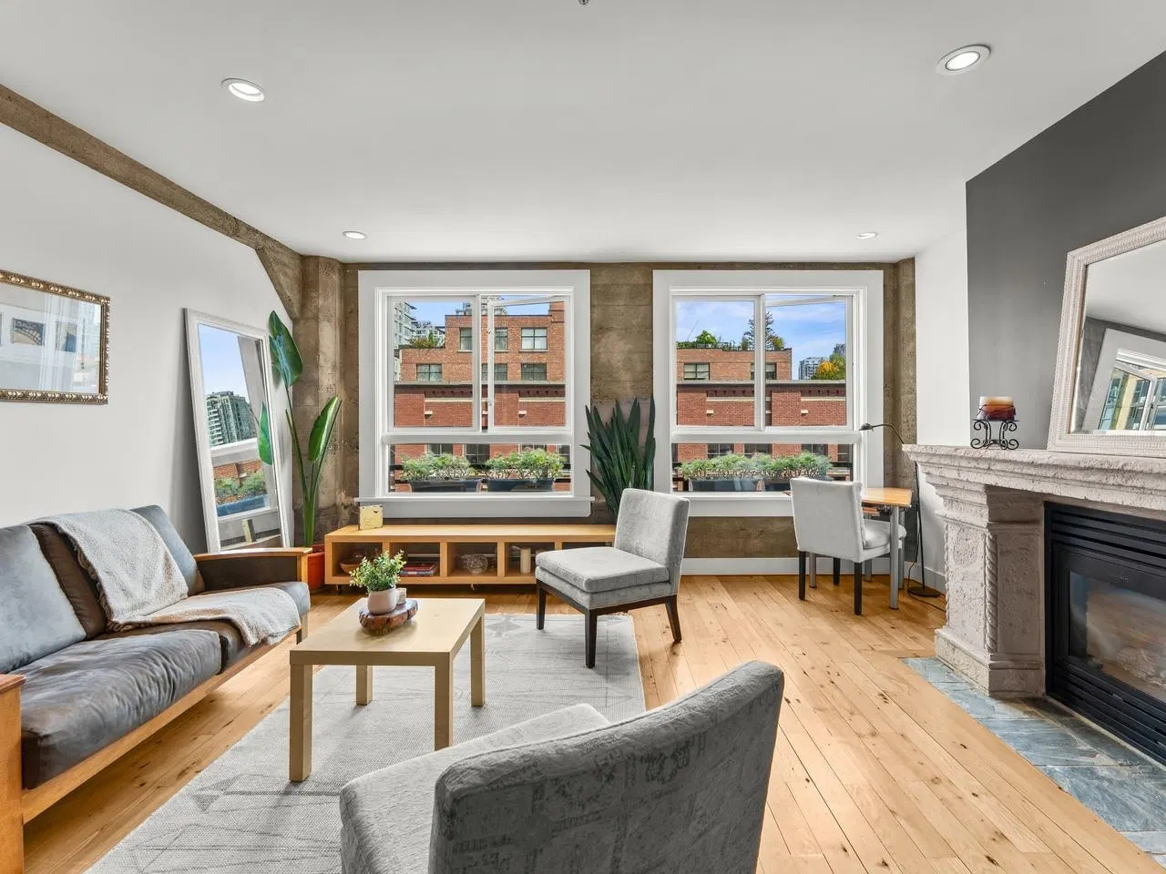 #407 – 1216 Homer Street