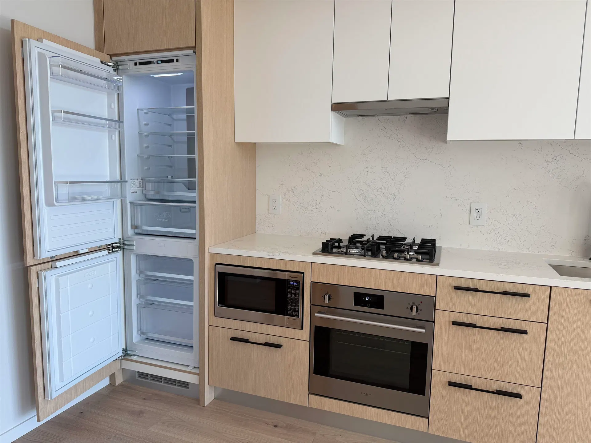 Photo 3 of 15 at #462 – 5189 Earles Street