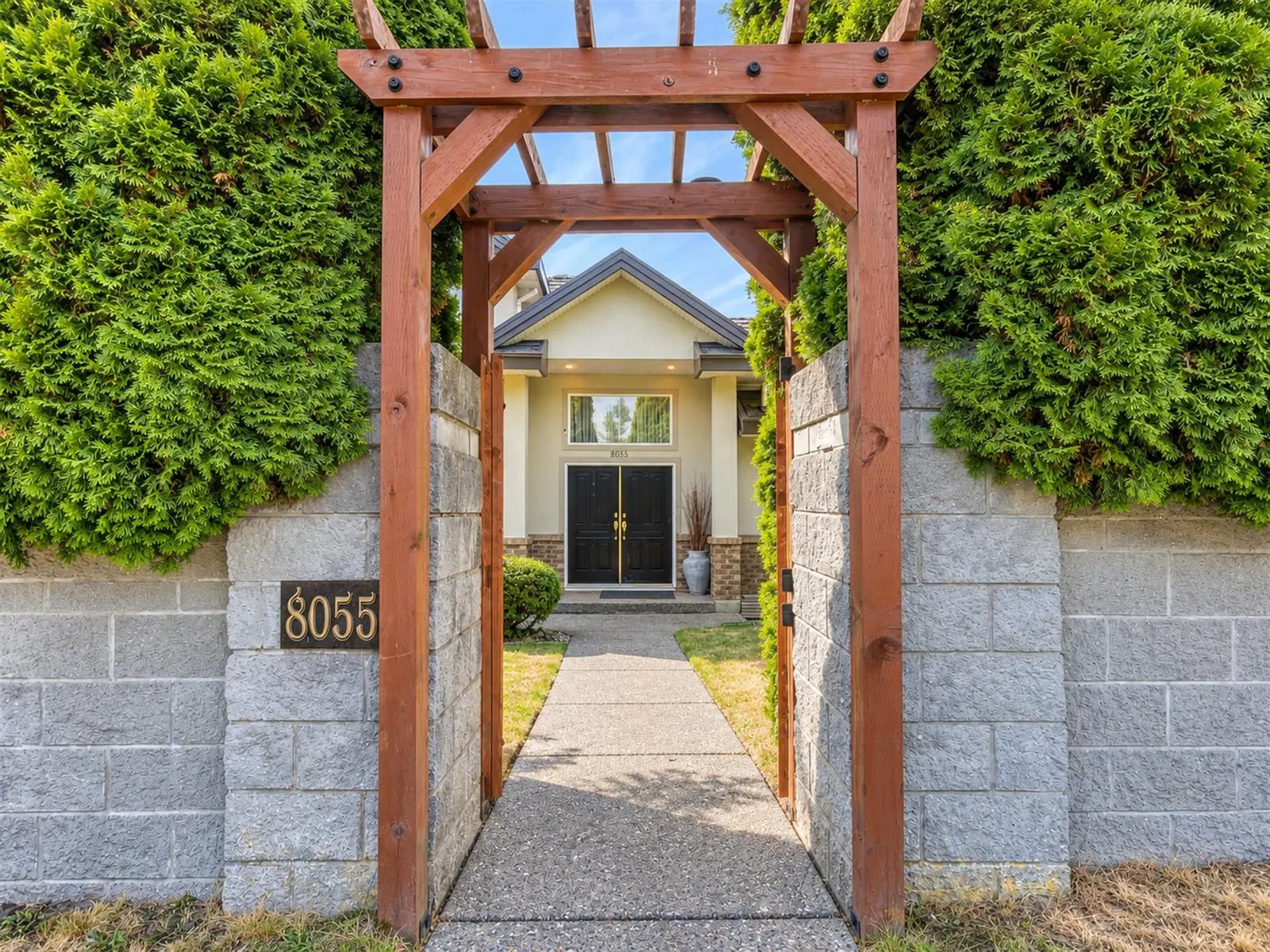 Photo 3 of 40 at 8055 144th Street