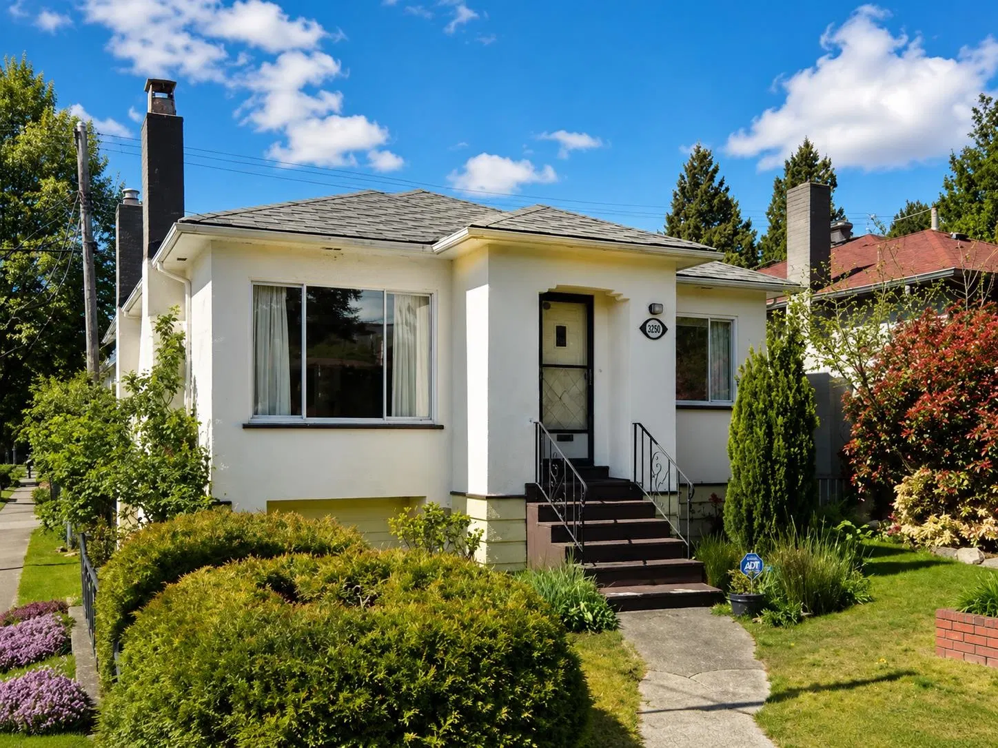 Photo 1 of 4 at 7895 Granville Street