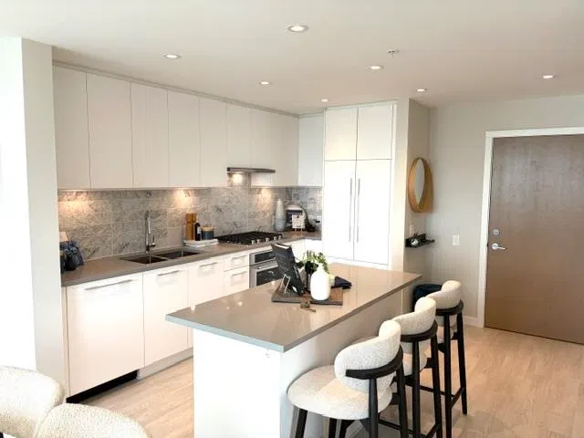 Photo 5 of 16 at #307 – 110 E 17th Street
