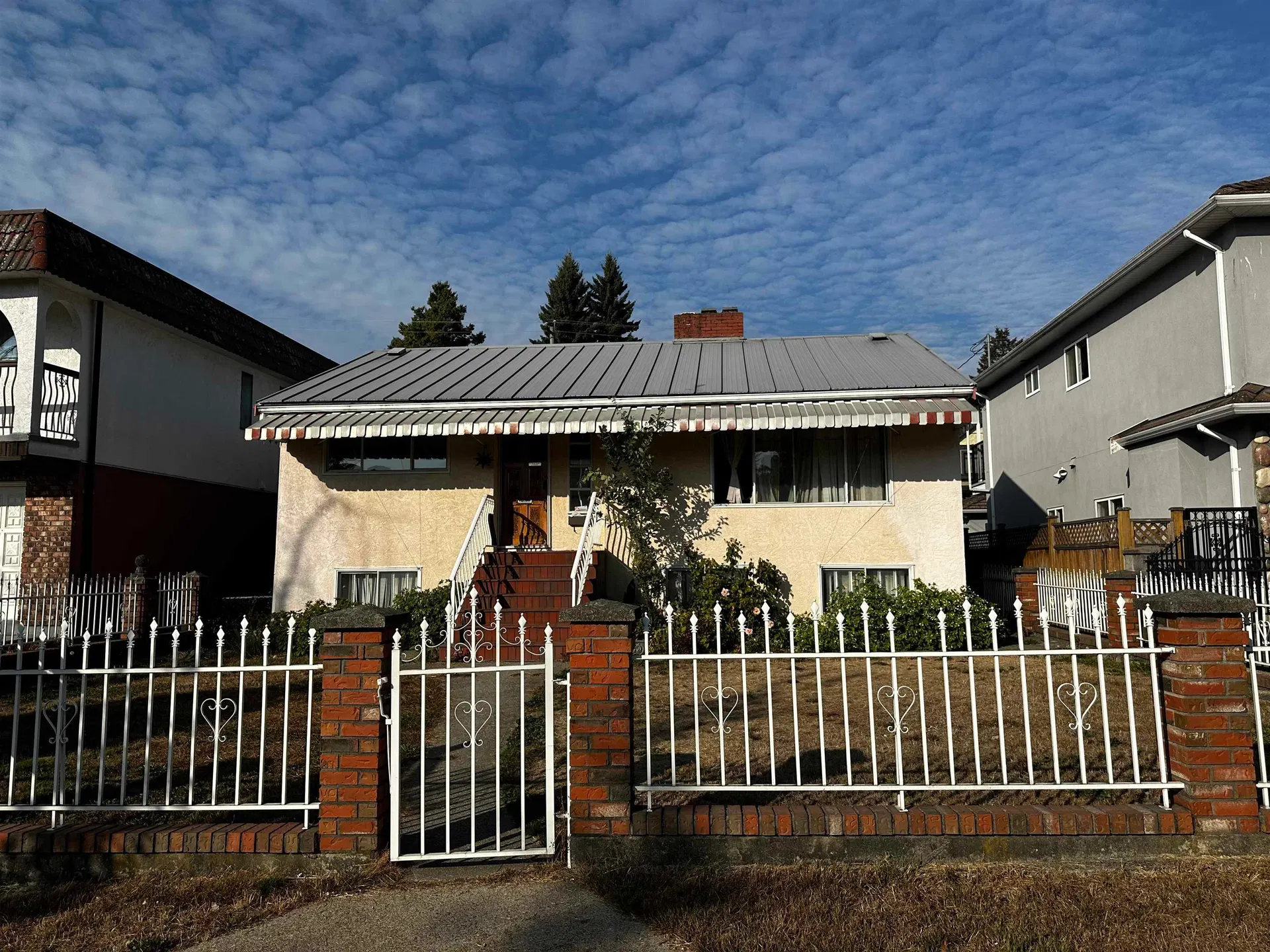 Photo 1 of 13 at 2621 E 8th Avenue