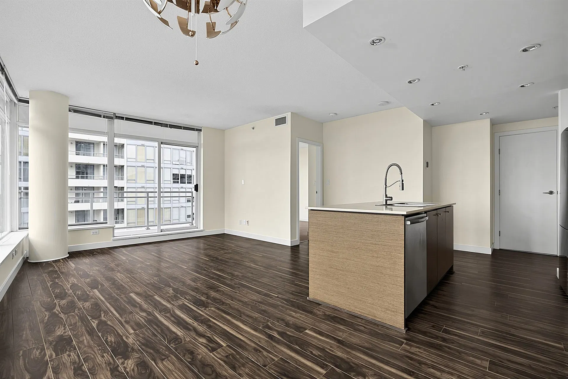 Photo 4 of 21 at #1508 – 5900 Alderbridge Way